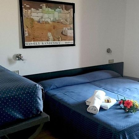 Hotel Grand Meeting Римини Экстерьер фото