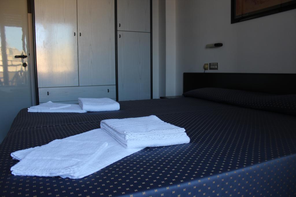 Hotel Grand Meeting Римини Экстерьер фото