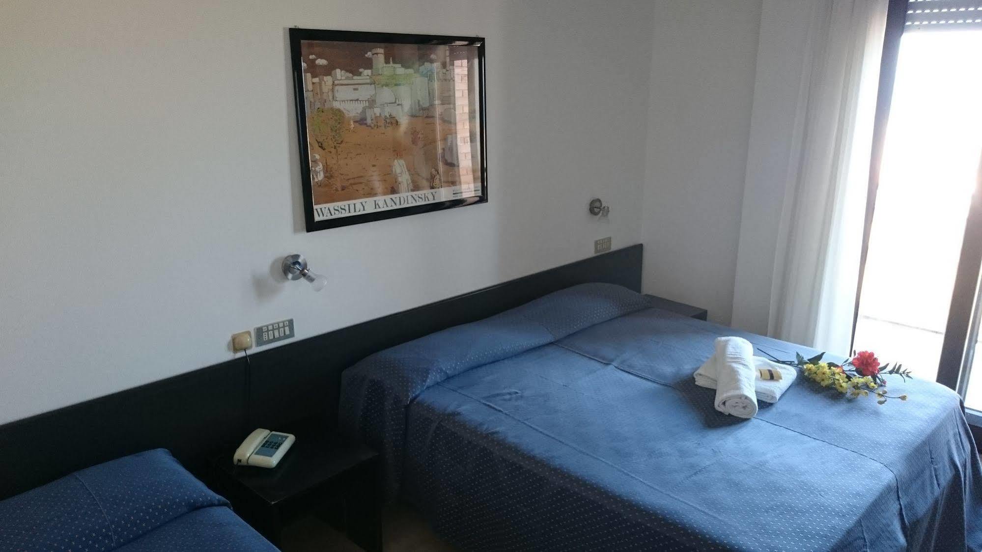 Hotel Grand Meeting Римини Экстерьер фото